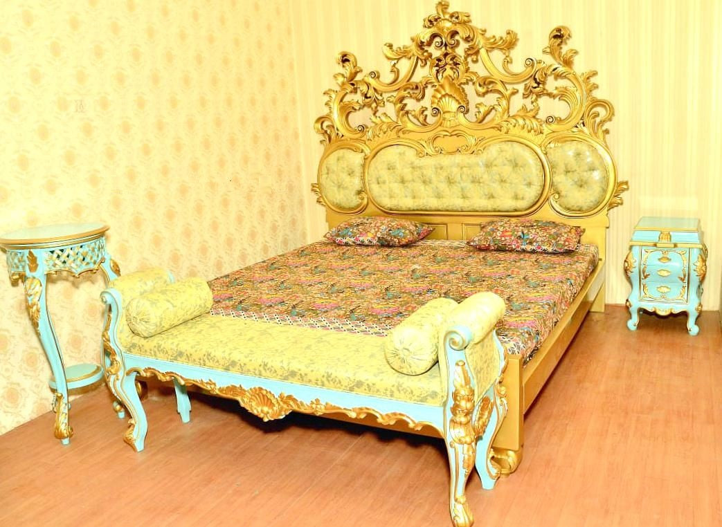 Victorian Classic Golden Antique Bed Set